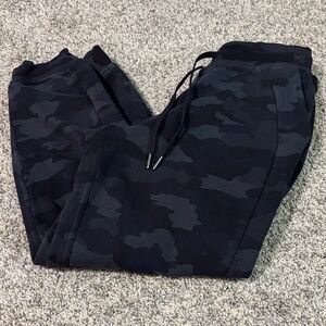 Lululemon Scuba High-Rise Jogger 7/8 Length size 4